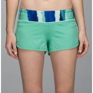 Lululemon menthol speed shorts with print waist